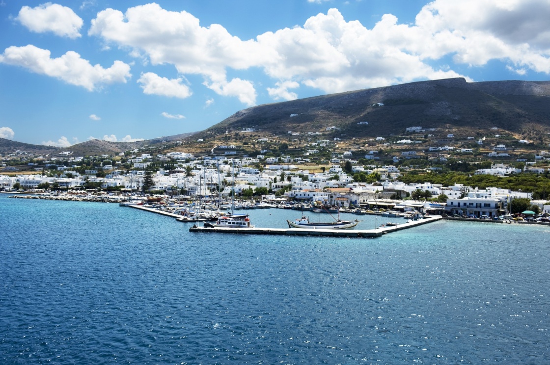 'View of the picturesque port of Naoussa on the island of Paros, Greece' - Πάρος