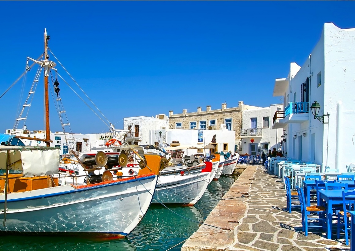 'Greek fishing village in Paros Naousa Greece' - Πάρος